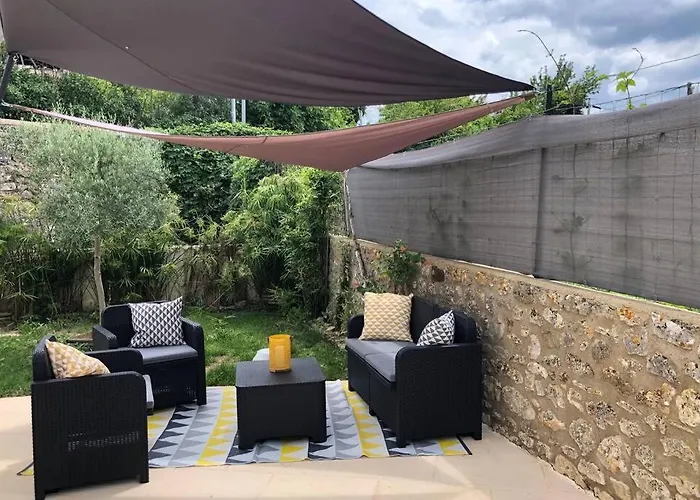Вилла Provence Climatisee, Jardin, Piscine Privee Chauffee, Wifi Saint-Laurent-de-Carnols