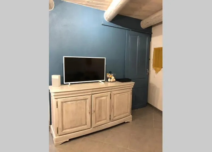 Вилла Provence Climatisee, Jardin, Piscine Privee Chauffee, Wifi Saint-Laurent-de-Carnols