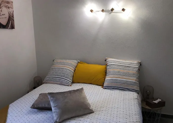 Вилла Provence Climatisee, Jardin, Piscine Privee Chauffee, Wifi Saint-Laurent-de-Carnols
