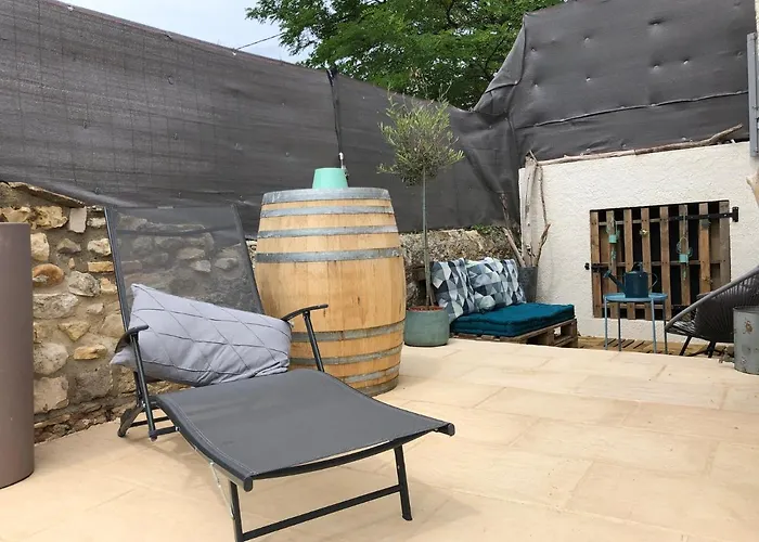 Вилла Provence Climatisee, Jardin, Piscine Privee Chauffee, Wifi Saint-Laurent-de-Carnols